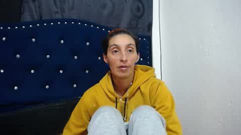 Snapshot of anyu_1306 chatting on 01.11.25 anyu online show from 01.11.25