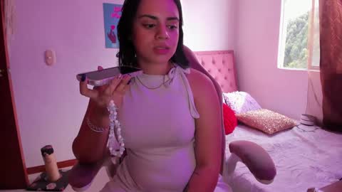 Snapshot of aphril_davis chatting on 02.06.25 Sara Model Independent online show from 02.06.25