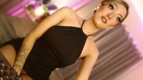 Snapshot of aphrodite_may chatting on 06.05.26 kathryn online show from 06.05.26