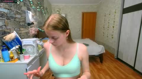 Snapshot of aphrodite_wow_ chatting on 05.18.26 Aphrodite online show from 05.18.26