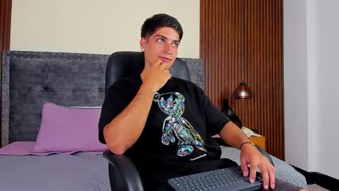 Snapshot of apolo_moon18 chatting on 10.14.25 Apolo online show from 10.14.25
