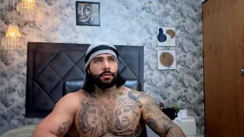 Snapshot of apolo_rousse chatting on 10.04.25 Apolo online show from 10.04.25