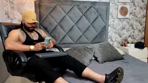 Snapshot of apolo_rousse chatting on 10.08.25 Apolo online show from 10.08.25