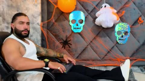 Snapshot of apolo_rousse chatting on 10.10.25 Apolo online show from 10.10.25