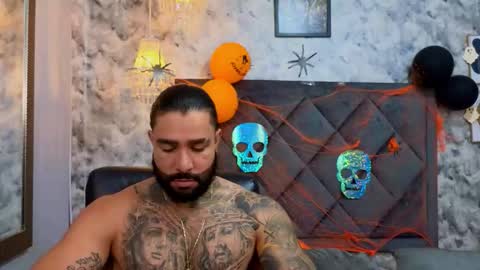 Snapshot of apolo_rousse chatting on 10.12.25 Apolo online show from 10.12.25