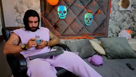 Snapshot of apolo_rousse chatting on 10.15.25 Apolo online show from 10.15.25