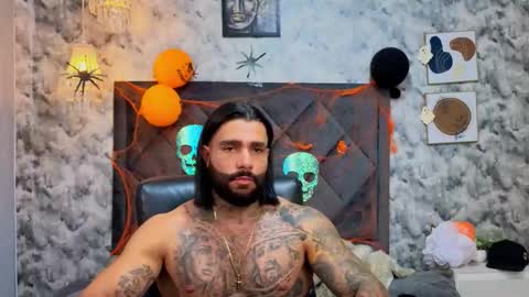 Snapshot of apolo_rousse chatting on 10.21.25 Apolo online show from 10.21.25