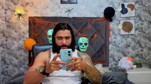 Snapshot of apolo_rousse chatting on 10.23.25 Apolo online show from 10.23.25