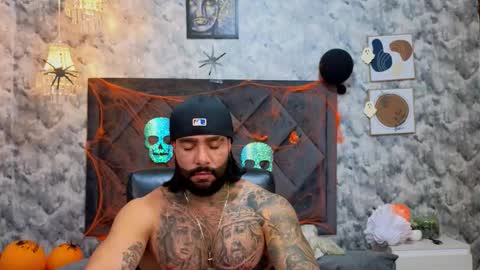 Snapshot of apolo_rousse chatting on 10.23.25 Apolo online show from 10.23.25