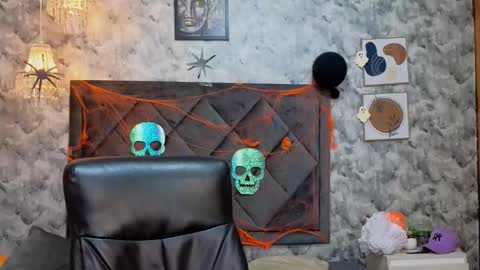 Snapshot of apolo_rousse chatting on 10.25.25 Apolo online show from 10.25.25