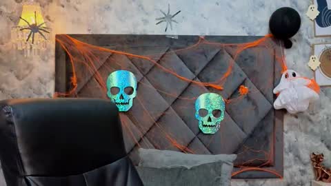 Snapshot of apolo_rousse chatting on 10.30.25 Apolo online show from 10.30.25