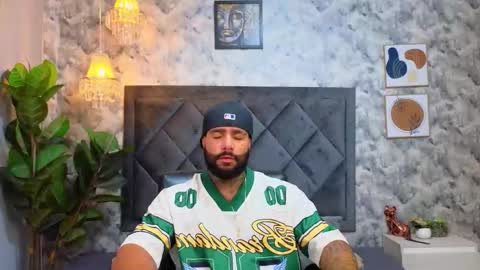 Snapshot of apolo_rousse chatting on 11.04.25 Apolo online show from 11.04.25