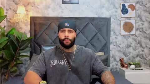 Snapshot of apolo_rousse chatting on 11.05.25 Apolo online show from 11.05.25