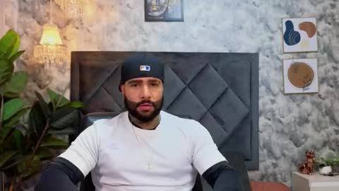 Snapshot of apolo_rousse chatting on 11.10.25 Apolo online show from 11.10.25