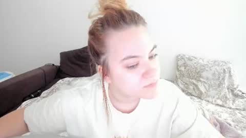 Snapshot of appleyummybuns chatting on 06.30.26 appleyummybuns online show from 06.30.26
