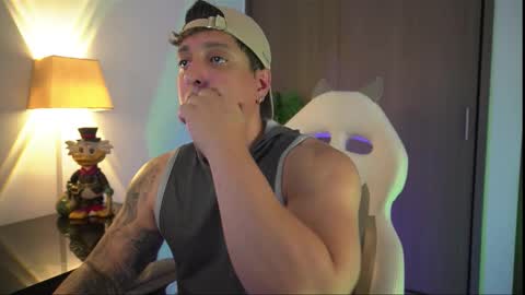 Snapshot of appolo_allen chatting on 11.11.25 insta appolo master online show from 11.11.25