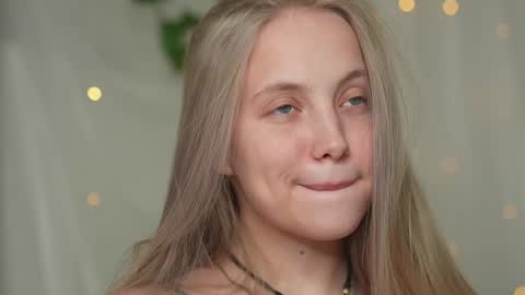 Snapshot of appr0ved chatting on 12.17.24 REYNA my friend online show from 12.17.24