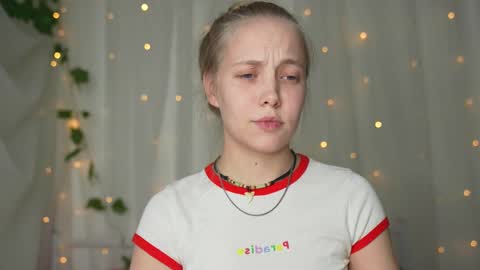 Snapshot of appr0ved chatting on 02.14.25 REYNA my friend online show from 02.14.25