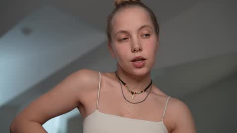 Snapshot of appr0ved chatting on 02.15.25 REYNA my friend online show from 02.15.25