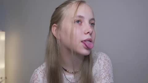 Snapshot of appr0ved chatting on 09.14.25 REYNA my friend online show from 09.14.25