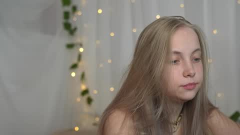 Snapshot of appr0ved chatting on 09.21.25 REYNA my friend online show from 09.21.25