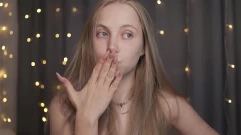 Snapshot of appr0ved chatting on 09.23.25 REYNA my friend online show from 09.23.25