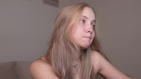 Snapshot of appr0ved chatting on 10.14.25 REYNA my friend online show from 10.14.25