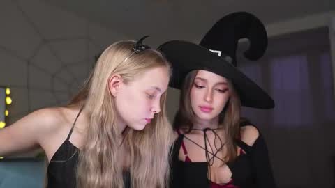 Snapshot of appr0ved chatting on 10.31.25 REYNA my friend online show from 10.31.25