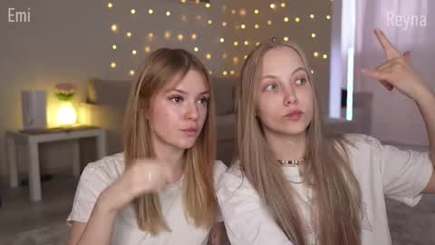 Snapshot of appr0ved_ chatting on 03.01.26 REYNA next stream is 11h of Feb online show from 03.01.26