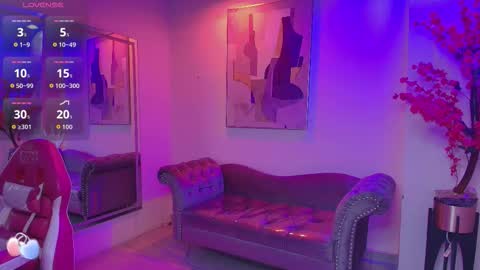 Snapshot of april_castro chatting on 11.08.25 April online show from 11.08.25