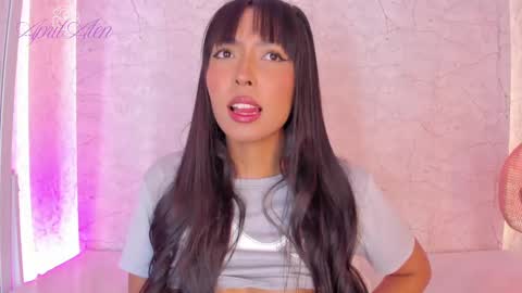 Snapshot of aprilalen chatting on 10.01.25 April online show from 10.01.25