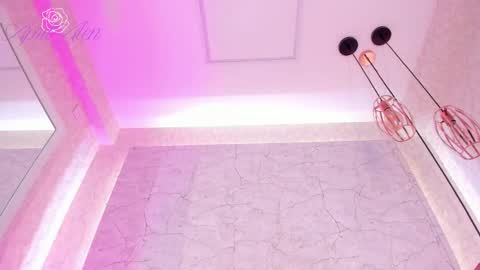 Snapshot of aprilalen chatting on 10.17.25 April online show from 10.17.25