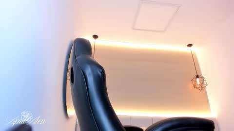 Snapshot of aprilalen chatting on 11.04.25 April online show from 11.04.25