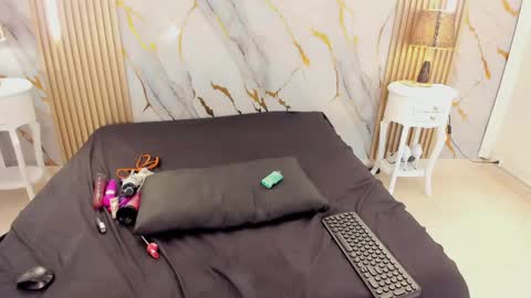 aprillross online show from 04.01.26