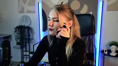 Snapshot of aprilserenity chatting on 02.10.26 April. All year round. online show from 02.10.26