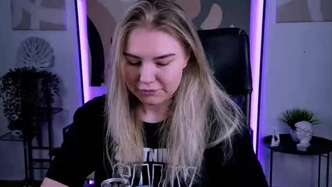 Snapshot of aprilserenity chatting on 02.18.26 April. All year round. online show from 02.18.26