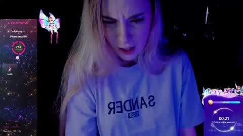 Snapshot of aqualen chatting on 03.10.25 aqualen online show from 03.10.25