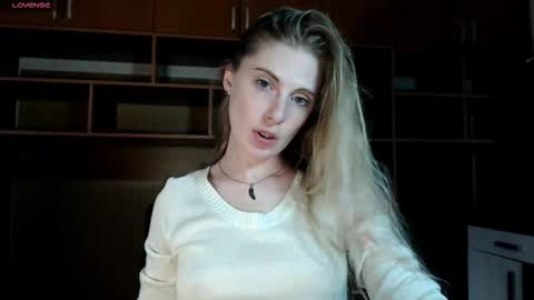 Snapshot of aqualen chatting on 10.08.25 aqualen online show from 10.08.25