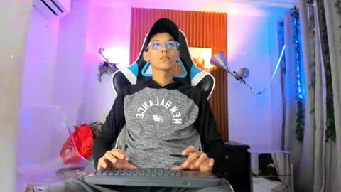 Snapshot of aquarius_xxx chatting on 10.17.25 aquarius_xxx online show from 10.17.25