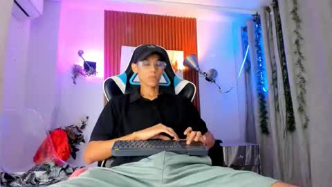 Snapshot of aquarius_xxx chatting on 10.18.25 aquarius_xxx online show from 10.18.25