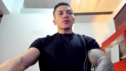 Snapshot of aquiles_51 chatting on 11.04.25 Jonathan online show from 11.04.25