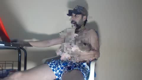 Snapshot of arabebigcock chatting on 10.01.25 ARABE online show from 10.01.25