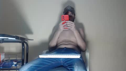 Snapshot of arabebigcock chatting on 10.05.25 ARABE online show from 10.05.25