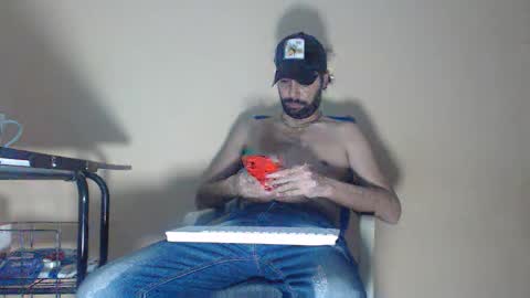 Snapshot of arabebigcock chatting on 10.05.25 ARABE online show from 10.05.25