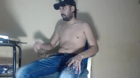 Snapshot of arabebigcock chatting on 10.06.25 ARABE online show from 10.06.25