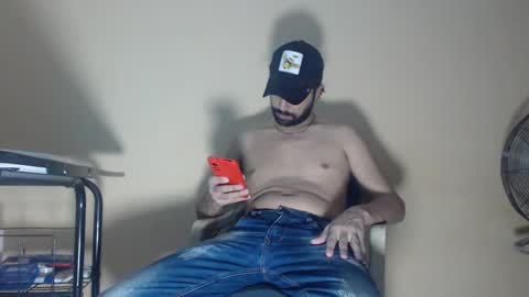 Snapshot of arabebigcock chatting on 10.11.25 ARABE online show from 10.11.25