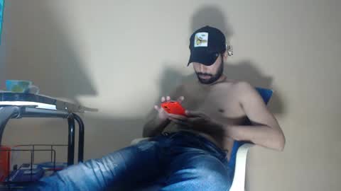 Snapshot of arabebigcock chatting on 10.11.25 ARABE online show from 10.11.25