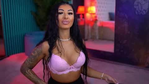 Snapshot of arabellaposh chatting on 10.11.25 arabellaposh online show from 10.11.25