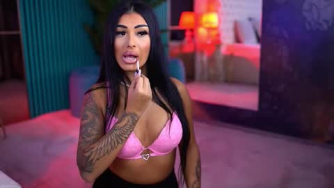 Snapshot of arabellaposh chatting on 10.13.25 arabellaposh online show from 10.13.25