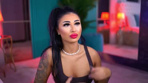 Snapshot of arabellaposh chatting on 10.17.25 arabellaposh online show from 10.17.25